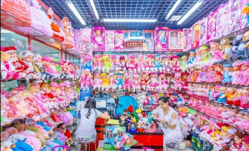 Ở Hà Nội và TP.Hồ Chí Minh có rất nhiều tổng kho chuyên phân phối sỉ các mặt hàng đồ chơi nội địa Trung Quốc