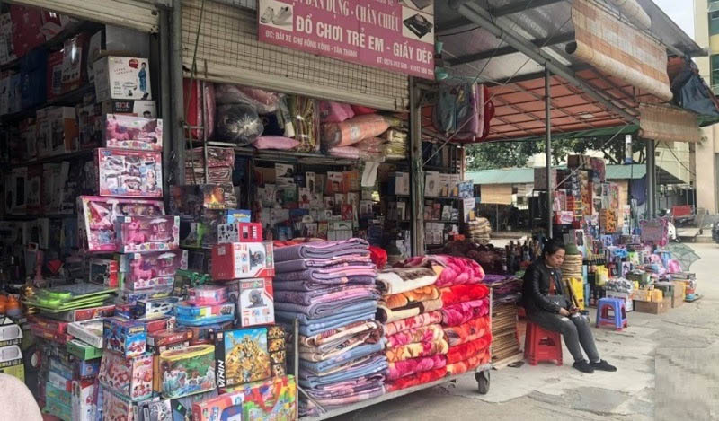 Hàng hóa ở các chợ cửa khẩu đa dạng và giá thành rẻ hơn nhập ở các chợ đầu mối của Việt Nam.