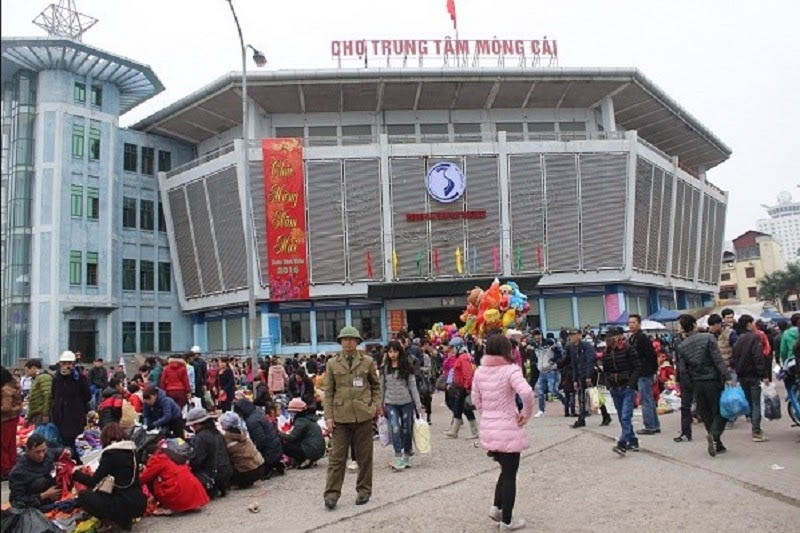 Chợ Móng Cái là nơi nhập hàng kinh doanh của nhiều nhà buôn ở các tỉnh phía Bắc