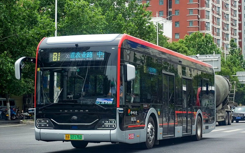 Đi xe bus là giải pháp giúp chủ shop tiết kiệm rất nhiều chi phí cho việc di chuyển ở Trung Quốc