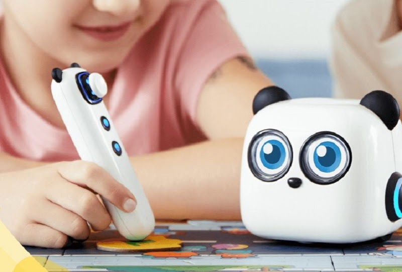 Robot đồ chơi là món đồ thông minh được rất nhiều trẻ em yêu thích