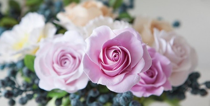 Hoa hồng đất sét là món quà tặng ý nghĩa cho bạn bè và người thân vào những dịp đặc biệt