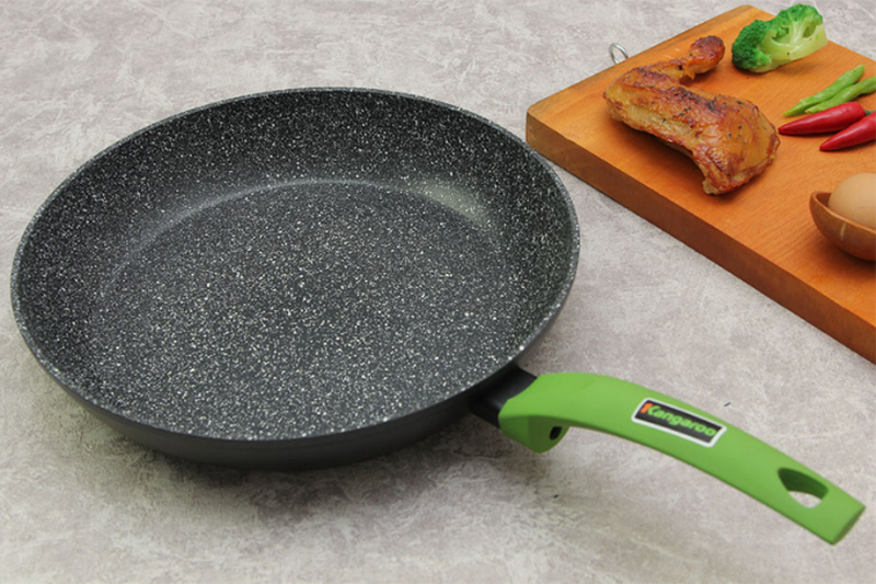 Chảo đá đáy từ Kangaroo KG912S