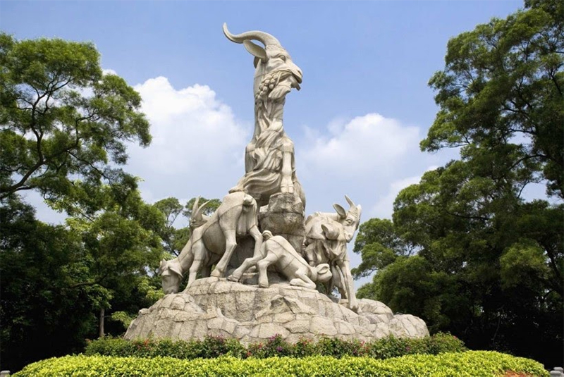  Công viên Việt Tú với 6 đồi nhỏ, 3 hồ và khu văn hoá giải trí, đài tưởng niệm...