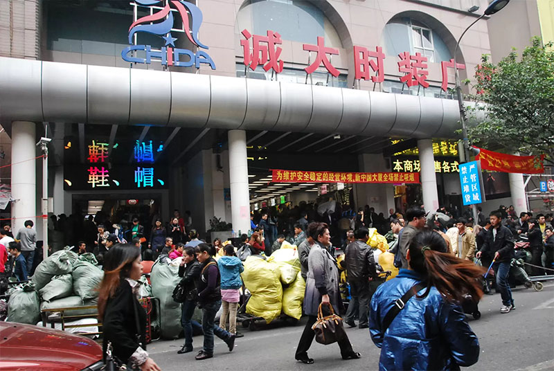  Chợ Quảng Châu là nơi bán buôn túi xách lớn nhất Trung Quốc