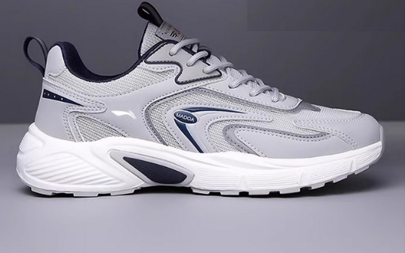 Thương hiệu sneaker nam Lining