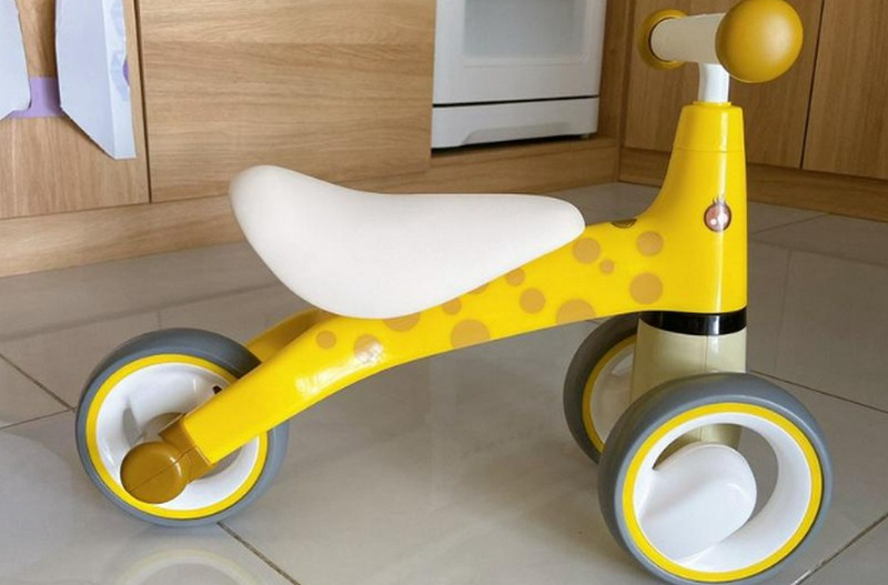 Xe chòi chân Roadstar Disney
