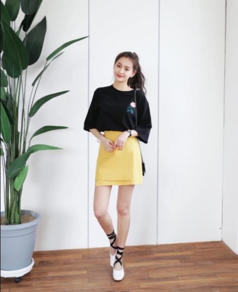 Mix chân váy chữ A và áo phông