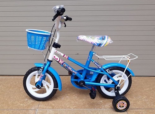 Xe đạp 4 bánh là món đồ chơi được các bé rất yêu thích