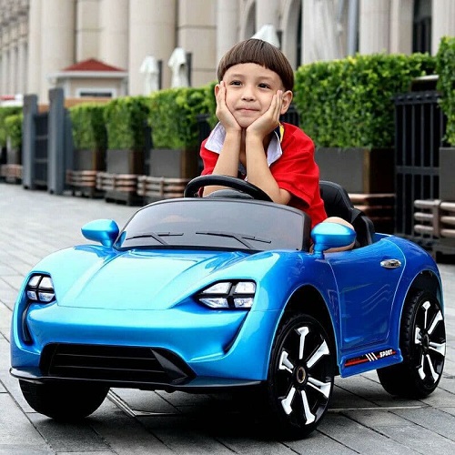 Xe ô tô đồ chơi tăng khả năng vận động và tư duy cho trẻ