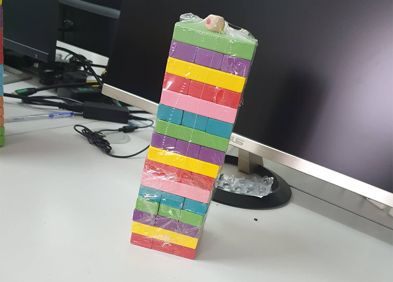 Trò chơi rút gỗ Jenga nhiều màu