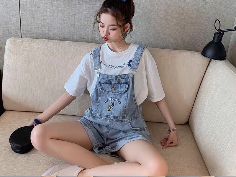 Mẫu quần yếm jean short
