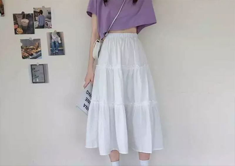 Chân váy dài kết hợp với áo croptop