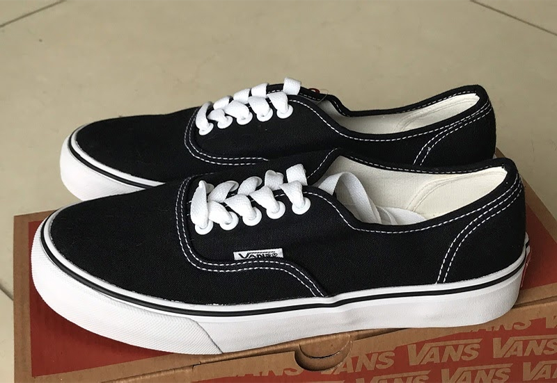  Vans Classics Authentic ra mắt năm 1966