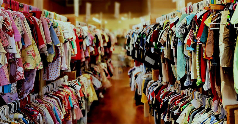 Mua lại hàng của những dân buôn đi đánh hàng Quảng Châu, chủ shop dễ dàng lựa chọn sản phẩm theo đúng mong muốn của mình.
