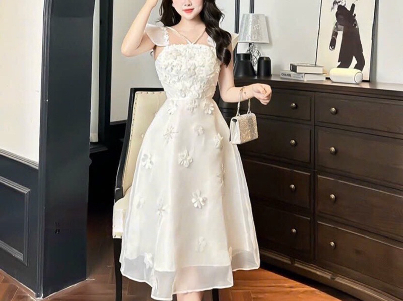 Đầm dự tiệc voan mang đến vẻ đẹp nữ tính, dịu dàng cho chị em