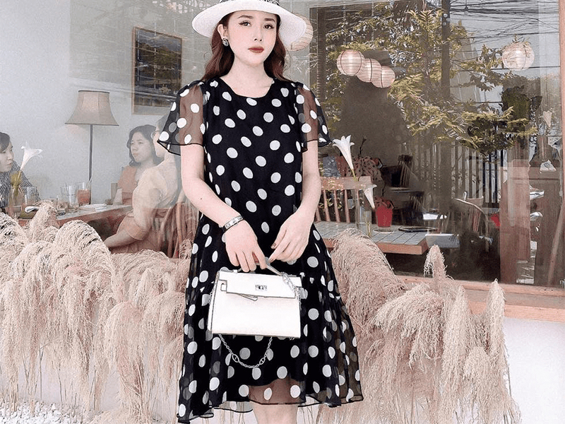 Mẫu đầm suông chấm bi