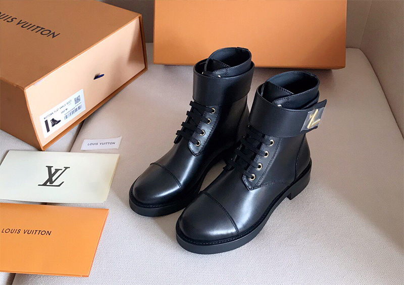 Martin Boots có khoá kéo phía trước