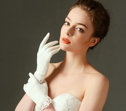 Chọn mẫu găng tay sao cho đồng bộ với váy cưới