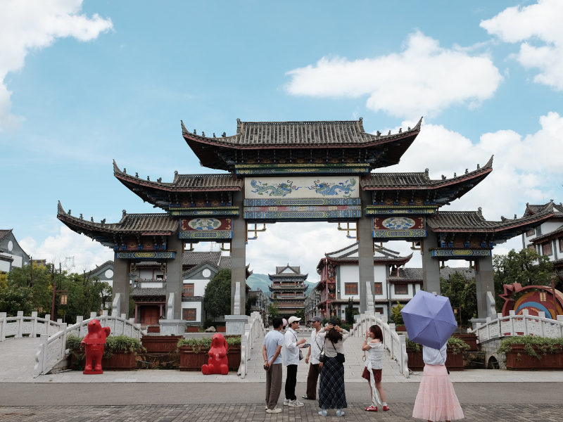 Khuôn viên Tiểu Trấn Bún Mông Tự